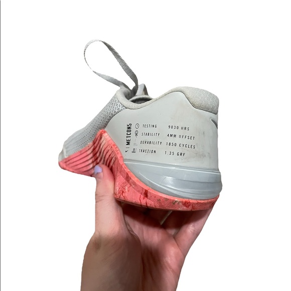 Pink and gray womens nike metcons 5 - Picture 6 of 7